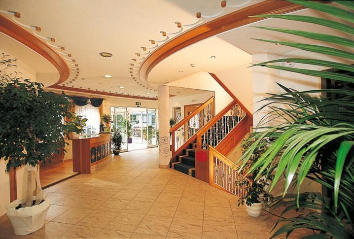 Hotel Maria Theresia Силандро Екстериор снимка