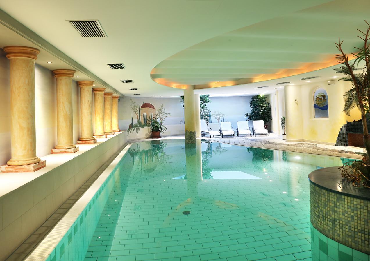 Hotel Maria Theresia Силандро Екстериор снимка