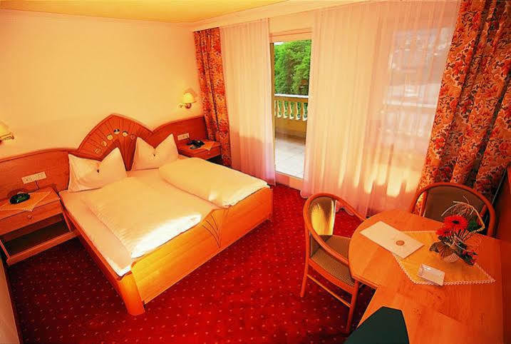 Hotel Maria Theresia Силандро Екстериор снимка