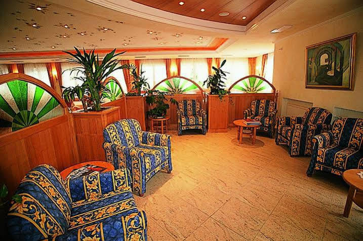 Hotel Maria Theresia Силандро Екстериор снимка