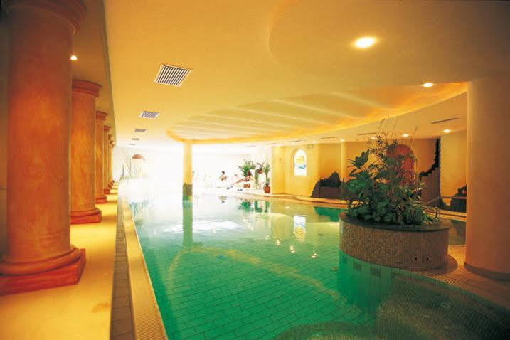 Hotel Maria Theresia Силандро Екстериор снимка